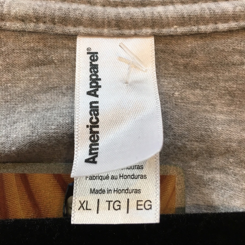 NWT • Unisex plans with dog graphic tee • V -Neck - Picture 4 of 6